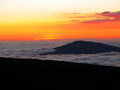 Sunset-under-the-clouds.jpg