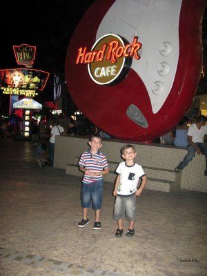 Em frente ao Hard Rock Cancun