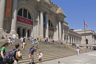Arriving at The Metropolitan Museum of Art, Central Park East