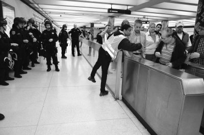 BART Staff Rush Riders Through Fare Gates Before Closure (2)