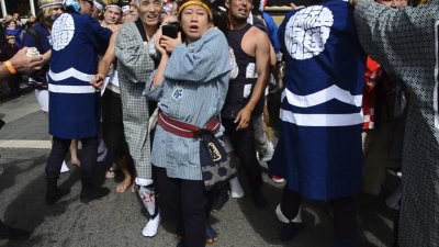 Tasukete kudasai! (1)