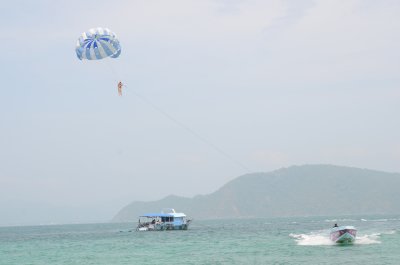 HAO DANG DI PARASAILING