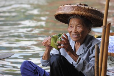 Dumnoen Saduak floating market 29/12