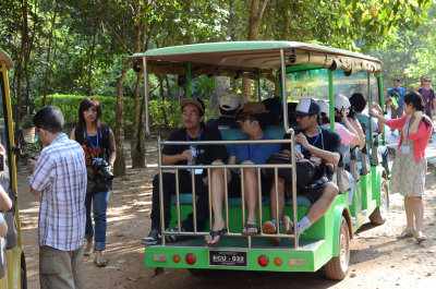 len xe di tham den Ta Prohm 06/01