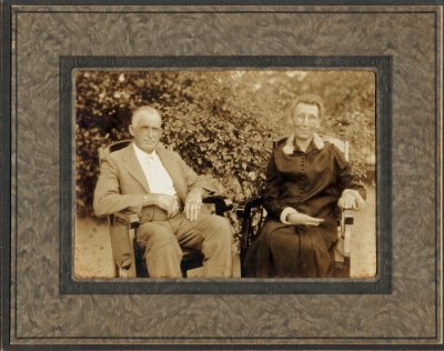 Albert Sidney Creech w wife Telitha Jane Thompson 189x c300 ps.jpg
