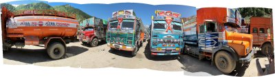 Sonamarg Departure Pen Trucks (31 May 2011)