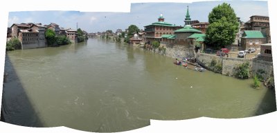 Jhelum River, Srinagar (29 May 2011)