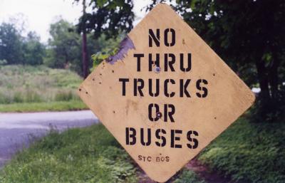 No Thru Trucks or Buses (New Canaan, CT)