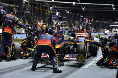 Toro Roso at Pit 1 1024.jpg