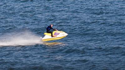 Mid air jet boat