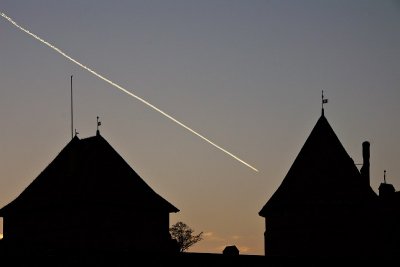 Jet trail over the Island Castle