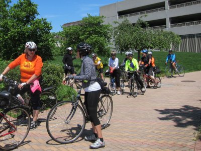 Cyclists lining up to continue ride