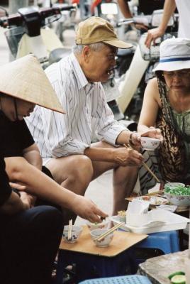 F1060024_breakfastppl.jpg