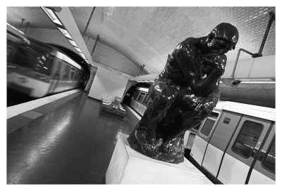 Rodin's Thinker, Varenne Metro