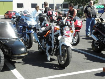 101204 Ulysses Toy Run 35b Pic Wayne Stuart.jpg