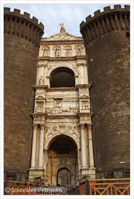 Arc de triomphe d'Alphonse V, 1453 /  Arco trionfale di Alfonso d'Aragona
