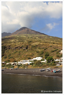 Le Stromboli fume.... /  Fuma lo Stromboli