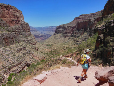 Descending the Bright Angel trail towards Indian Gardens