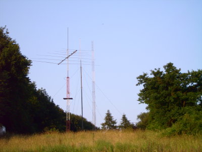 Log 10-60MHz with 10m boom,  80m vertical, big tower 100m away
