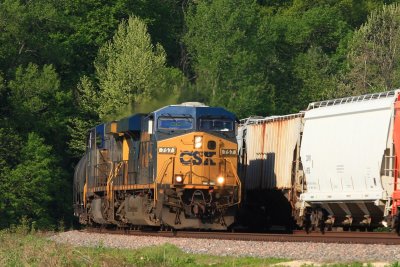 Q688 makes a meet with Q647 at Smith, just north of Vincennes