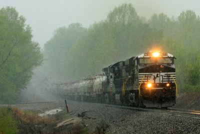 NS 7658 319 Marysville IN 23 Apr 2011