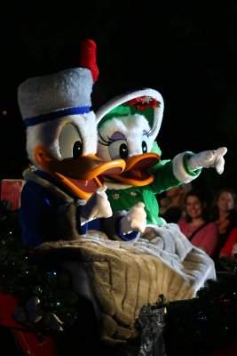 Donald and Daisy Stay Warm