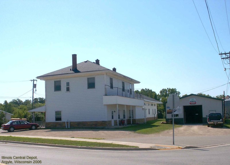 Illinois Central Depot at Argyle, Wisconsin 2006.jpg
