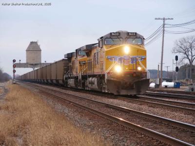 UP 5623 leads empty coal train thru Nelson IL coaling tower.jpg