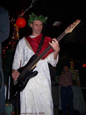 IHCB - Carl plays bass for Offspring cover - Halloween 2005.jpg