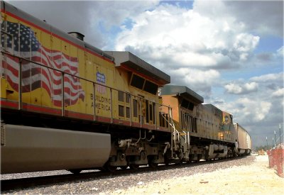 EX-C&NW Engine 6723 at Galt, Illinois May 2005.jpg