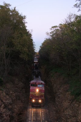 Santa Fe Locomotive at Burlington Rd cut.JPG