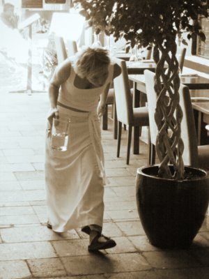Bowing waitress - Puerto Mogan