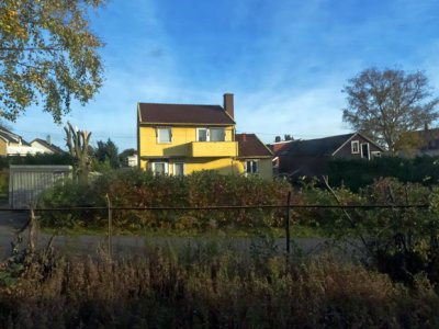 Yellow house Sarpsborg - From the Train