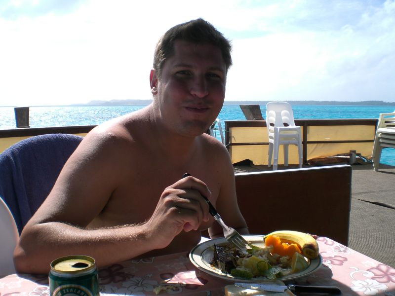 Lunch is BBQed tuna. Oh, and theres a bar onboard, too. Yay!