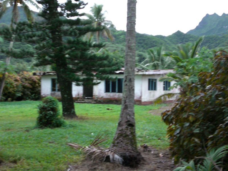 Apparently conservation does not start at home here (house behind the Takitumu sign)