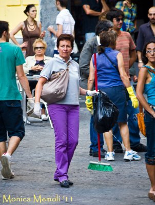 Il sacchetto nero: un must per la donna elegante