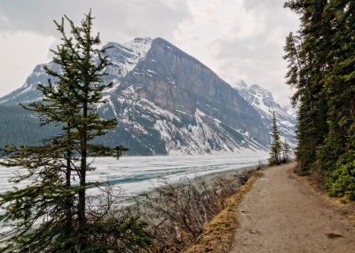 Lake Louise mountain and trail