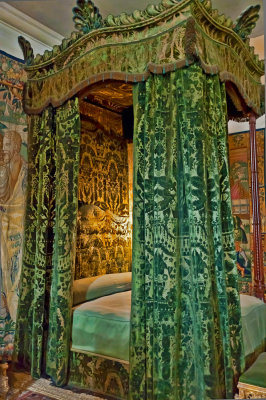 Four Poster closeup
