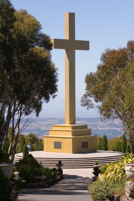 Mt Macedon Memorial Cross2.jpg