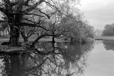 Little lake and Arco della Pace