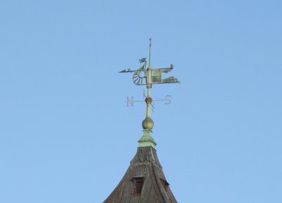Peregrine pair on top fore/aft Viking boat upper strut