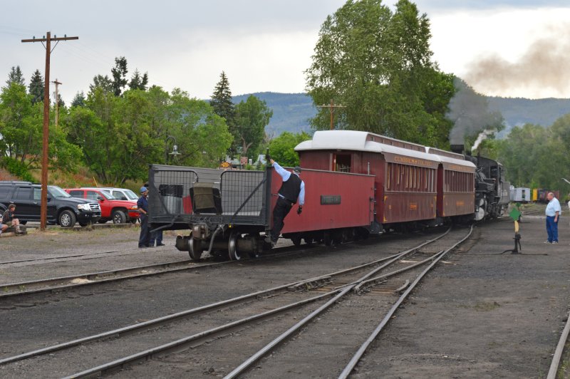 31 pulling open car with last 2 off train to turn