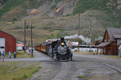 39 Looking back at the third train as it waits in Silverton for its departure