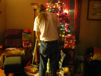 Santa got up early early with me, to wrap presents... <3