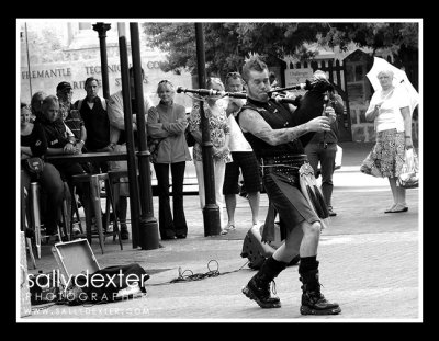 the badpiper bagpipe busker