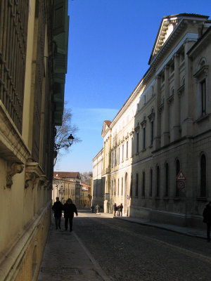 Via Fratelli Cairoli<br />2801