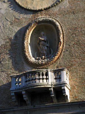 Watching over the Piazza Erbe<br />2831
