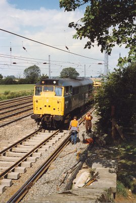 Class 31 and maintenace team at Newsham - Sunday 13 August 1989.