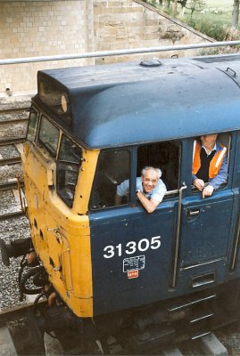 Class 31305 driver and maintenace team at Newsham - Sunday 13 August 1989.