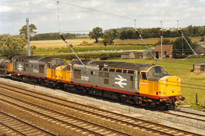 Class 37517 and 37514 heading south at Newsham - Whitsun 1989.
